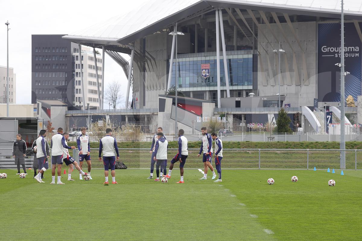 Voie bună, dar și concentrare în rândul francezilor » Ce s-a întâmplat la antrenamentul de dinainte de Lyon - FCSB