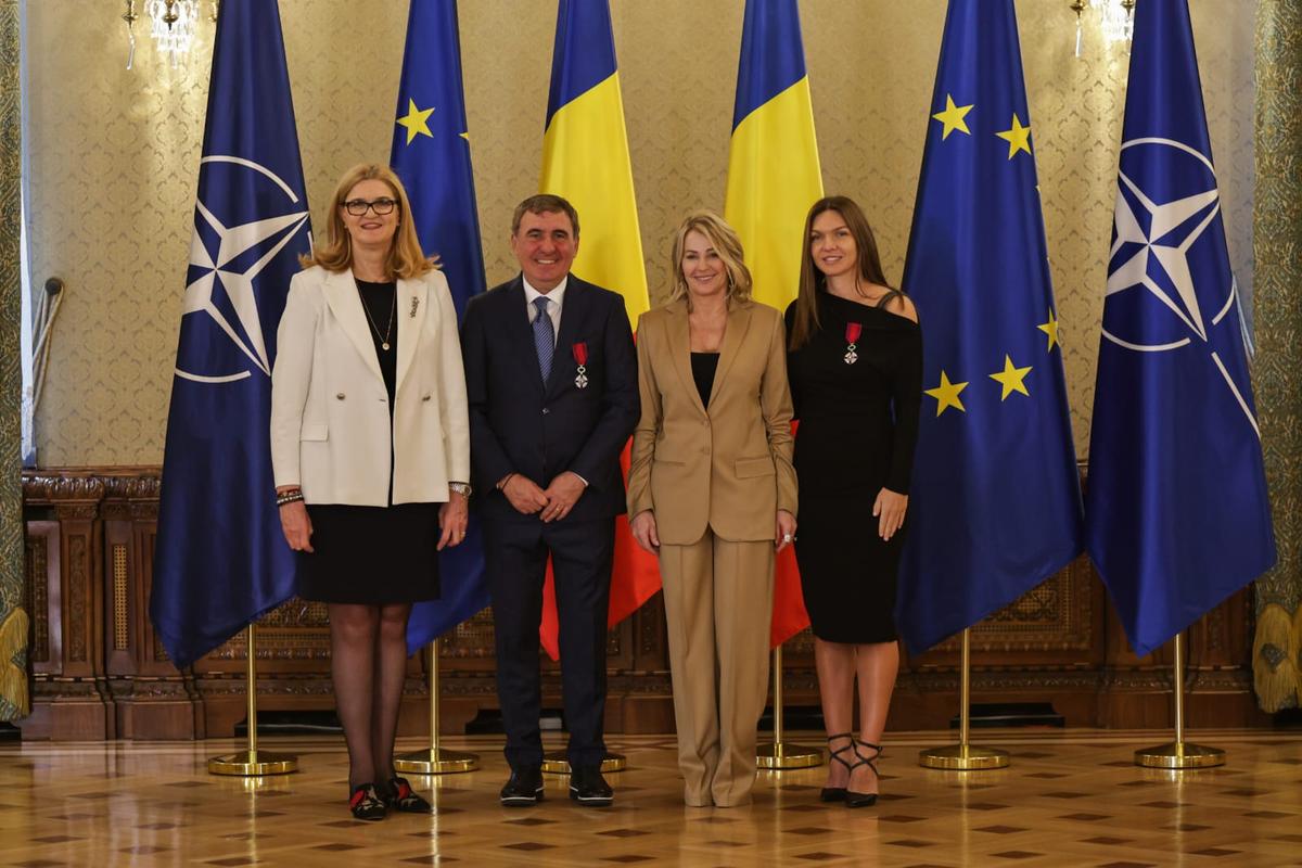 Gică Hagi, decorat cu Ordinul Național „Steaua României” » „Regele”, gâtuit de emoție, cu lacrimi în ochi! Nume mari au participat la ceremonie