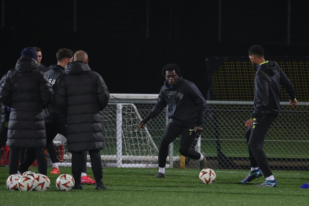 3 detalii de la antrenamentul celor de la FCSB » Schimbarea unui titular în doar 12 ore