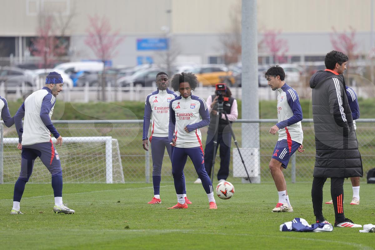 Voie bună, dar și concentrare în rândul francezilor » Ce s-a întâmplat la antrenamentul de dinainte de Lyon - FCSB
