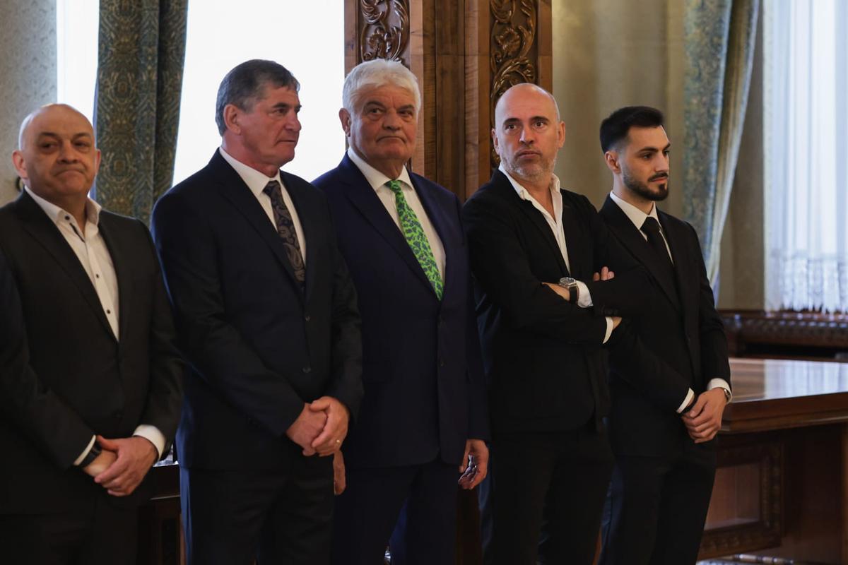 Gică Hagi, decorat cu Ordinul Național „Steaua României” » „Regele”, gâtuit de emoție, cu lacrimi în ochi! Nume mari au participat la ceremonie