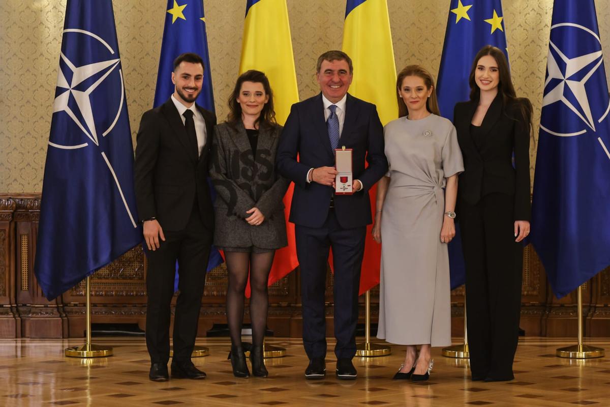 Gică Hagi, decorat cu Ordinul Național „Steaua României” » „Regele”, gâtuit de emoție, cu lacrimi în ochi! Nume mari au participat la ceremonie