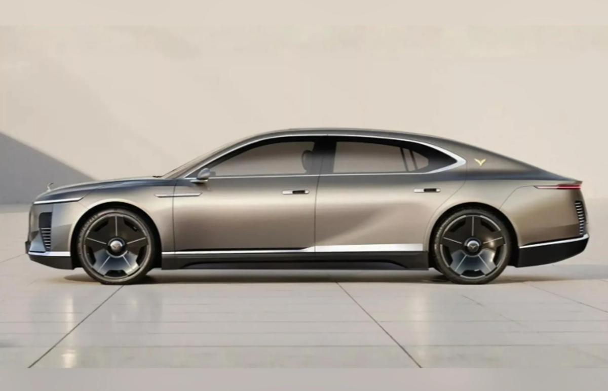 Cum arată „Rolls-Royce”-ul din Vietnam, cu schimbător placat cu aur și trei motoare
