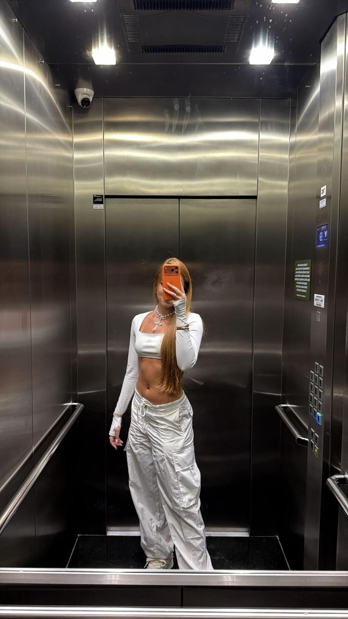 După despărțirea de Alisha Lehmann, fotbalistul s-a cuplat cu o tânără de 19 ani, fiica unui fost jucător