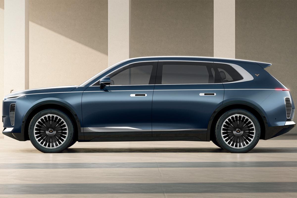 Cum arată „Rolls-Royce”-ul din Vietnam, cu schimbător placat cu aur și trei motoare