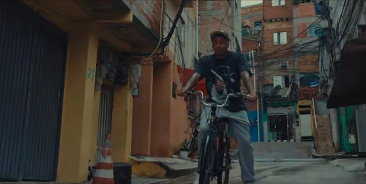 Jesse Lingard, plimbare cu bicicleta în favelele din Sao Paulo