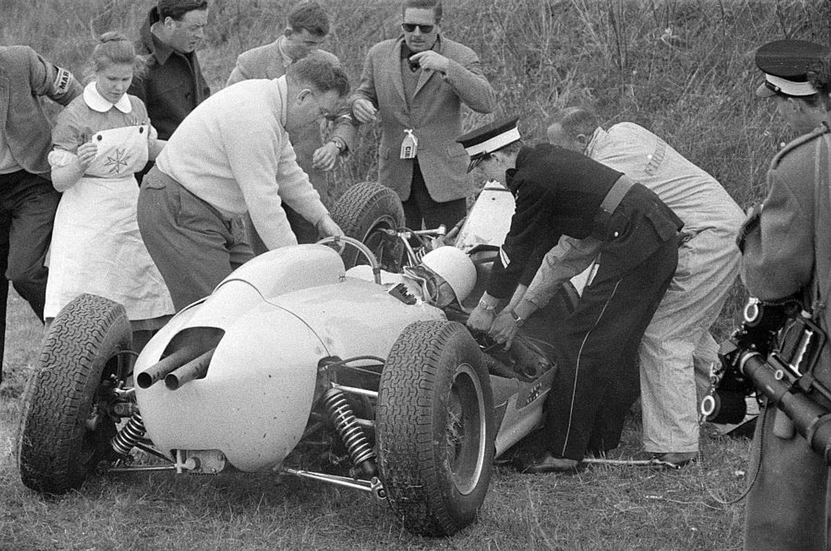 Legendarul pilot Sir Stirling Moss a murit la 90 de ani! Imagini din carieră și de la accidentul care l-a lăsat paralizat 6 luni