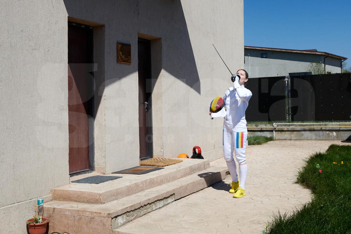 DOR DE SPORT » Ediție specială a Gazetei de azi: ziar cu 12 coperte! Sportivii s-au lăsat fotografiați în casele lor, gata echipați de competiții