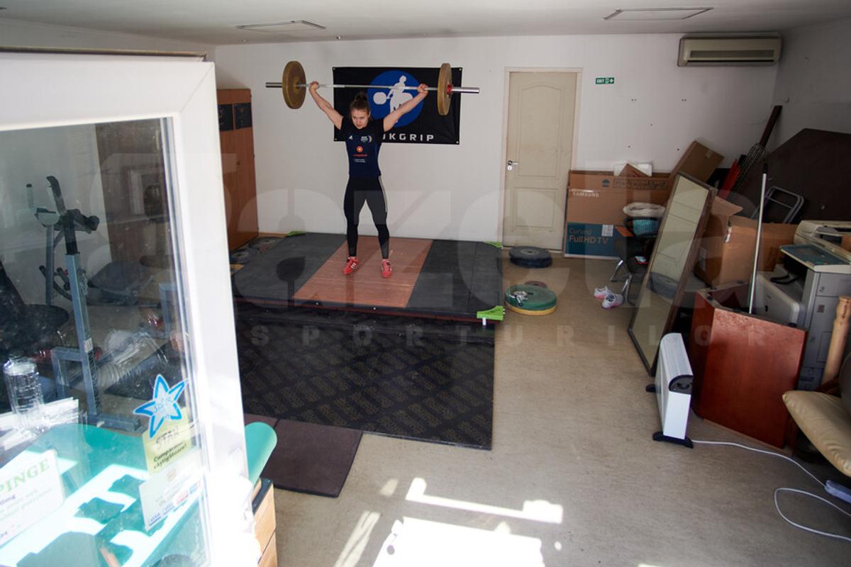DOR DE SPORT » Proiect special GSP: 12 sportivi români fotografiați în casele lor, gata echipați de competiții