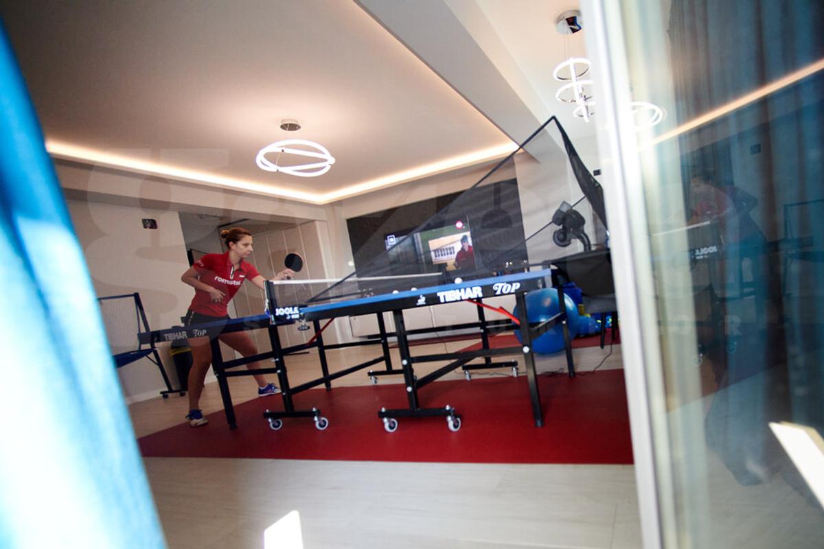 DOR DE SPORT » Proiect special GSP: 12 sportivi români fotografiați în casele lor, gata echipați de competiții