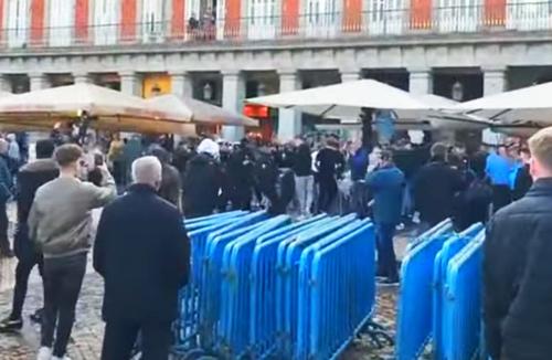 Suporterii lui Chelsea și cei ai lui Manchester City s-au bătut marți pe străzile din Madrid.
