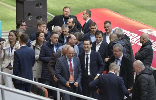 Gigi Becali, atac la Burleanu: „Are mentalitate ca Putin. Spune «Băi proștilor, noi suntem aici niște deștepți, vă punem pumnul în gură și facem ce vrem»”