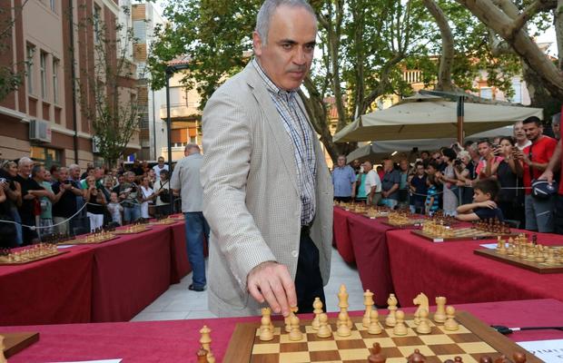 Garry Kasparov vrea să schimbe drapelul Rusiei: „Mă implic personal! Să nu mai rămână nicio urmă de sânge” » Cum ar arăta steagul