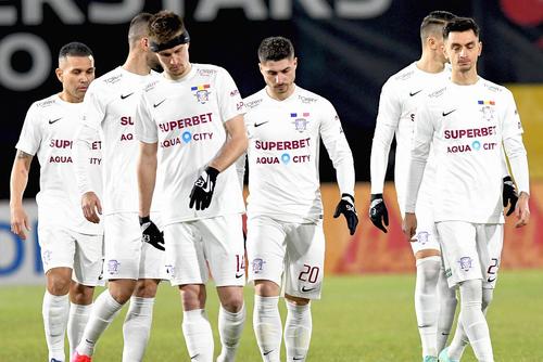 Romario Moise, în centru, numărul 20 // foto: Imago Images