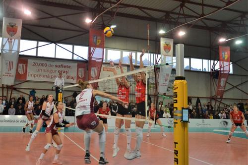 CS Volei Alba Blaj a pierdut și returul finalei cu Savino Del Bene Scandicci din Cupa CEV, 0-3 la Florența. În tur, italiencele s-au impus cu 3-1 la Tg. Mureș.