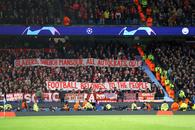 Mereu inventivi » Banner-ul introdus în stadion de ultrașii lui Bayern Munchen: „Afară!”