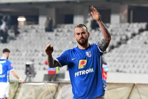 Gică Hagi (58 de ani), managerul Farului, susține că Denis Alibec (32) va mai juca în România doar în tricoul dobrogenilor. Atacantul liderului poate pleca însă în străinătate, gratis.