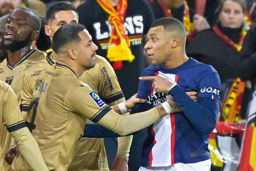Medina și Mbappe au fost „la cuțite” și în meciul tur // Foto: Imago