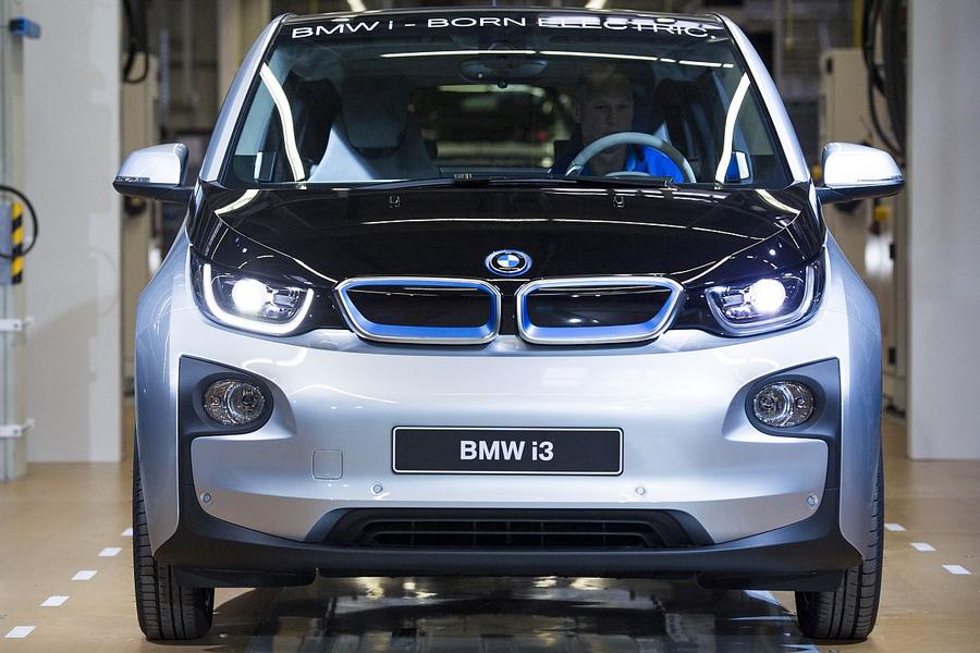 BMW i3, unul dintre modelele electrice ale nemților, foto: Guliver/gettyimages BMW a vândut un număr record de mașini electrice, deși rivali ca Mercedes sau Volkswagen stagnează