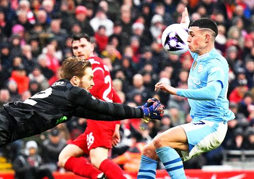 Phil Foden (dreapta) într-un duel de Premier League, foto: Guliver/gettyimages