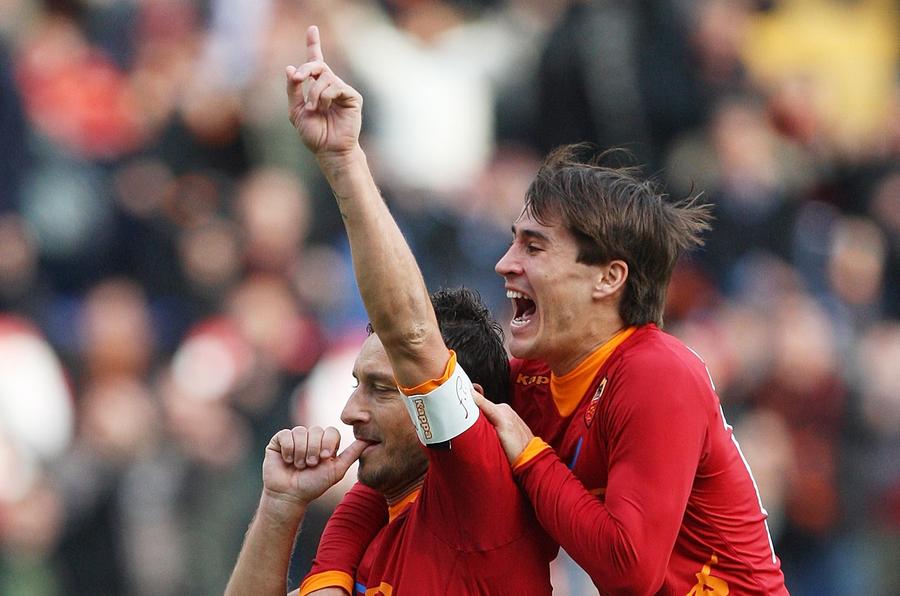 Bojan Krkic și Francesco Totti, în AS Roma - Chievo, din Serie A, 8 ianuarie 2012. Foto: Gettyimages Bojan Krkic a dezvăluit, în sfârșit, drama care i-a ruinat cariera: „M-am așezat la podea în avion și am încetat să mai fiu conștient”