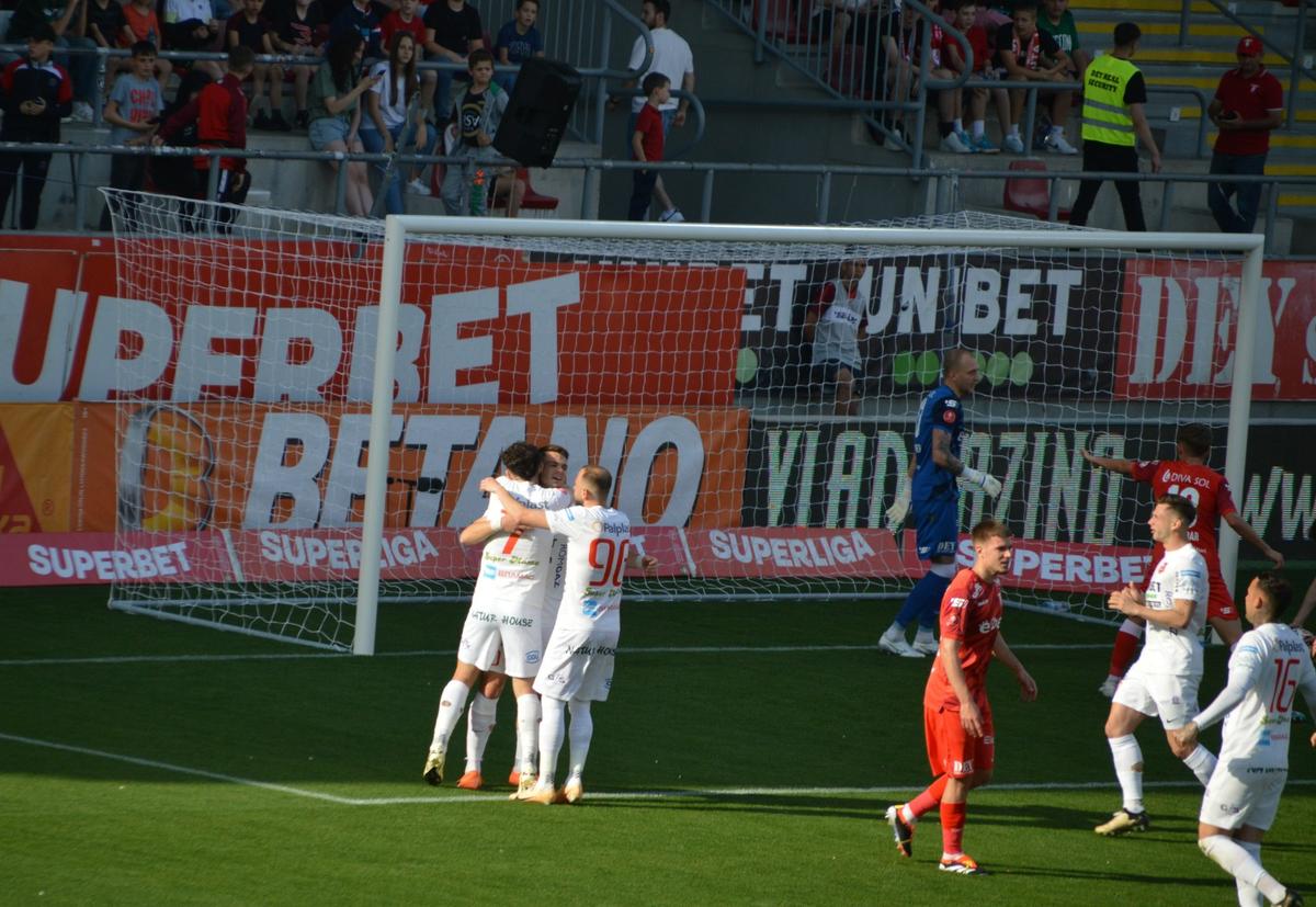 Imagini remarcabile de la Arad! Peste 6.000 de copii în tribune la UTA - Hermannstadt