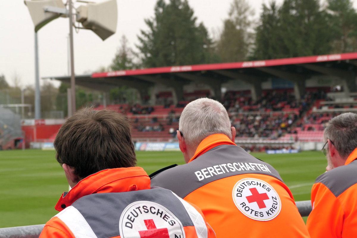 Ce a văzut echipa GSP la un meci de Liga 4 din Germania: mai mulți spectatori ca-n Superliga, cozi imense la bere și cârnați, ultrași înfierbântați!