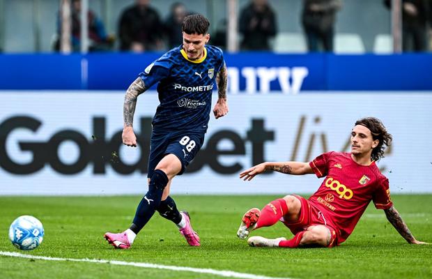 Lovitura anului! Dennis Man, ofertă de 14 milioane de la sfertfinalista Ligii Campionilor