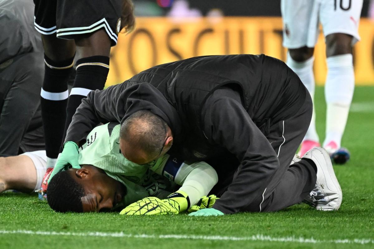 Mike Maignan s-a ciocnit violent cu un coechipier în Udinese - AC Milan » Scene copleșitoare: Abraham se ruga în genunchi! Portarul e conștient