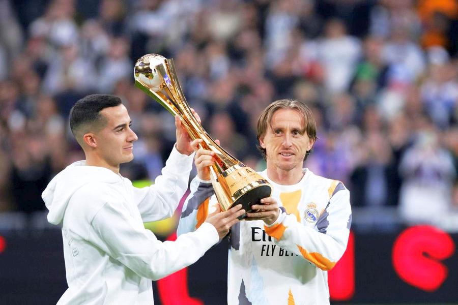 Real Madrid, gest superb pentru fotbalistul altei echipe » Cine este copilul din scenografie