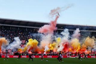 Sărbătoare nebună la granița României » Jucătorii au sărbătorit cu torțe victoria din derby