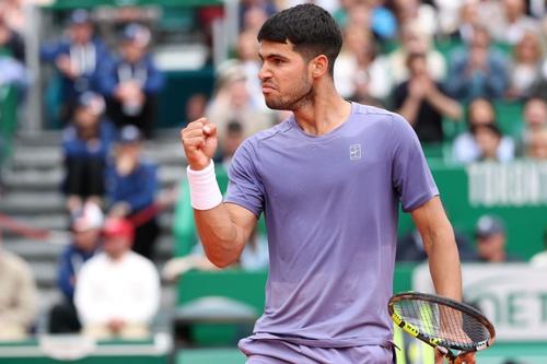 Carlos Alcaraz sărbătorind victoria Foto: Guliver/GettyImages