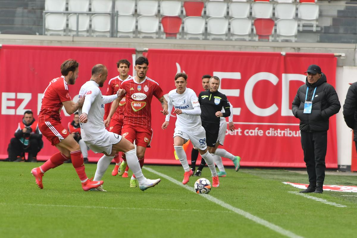 Hagi l-a învins pe Dorinel Munteanu! Sepsi, în prăpastie după UMILINȚA cu Farul » Clasament incredibil în play-out