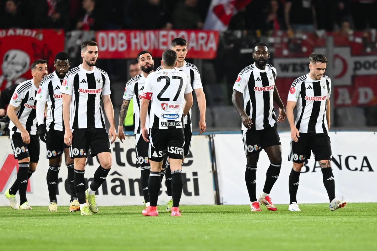 Dinamo 4x4! Nu se mai întâmplase NICIODATĂ în play-off
