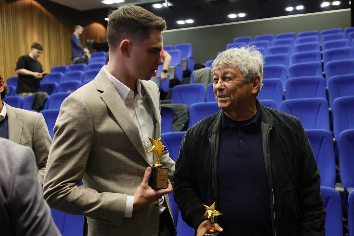 „Trebuie s-o spun p-asta, că n-o știi!” » Dezvăluirea lui Mircea Lucescu pentru Marius Lăcătuș după 40 de ani: „Mi s-a impus să nu te mai iau la națională!”