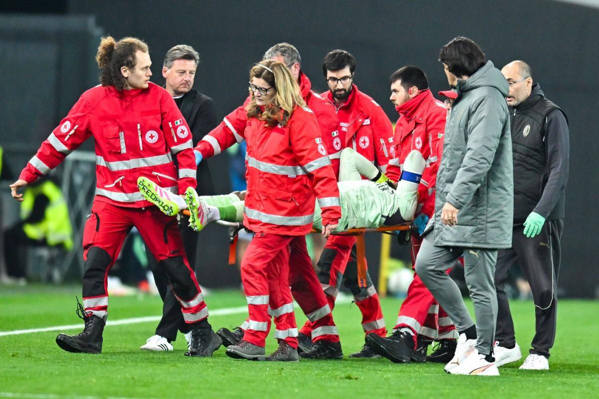 Mike Maignan s-a ciocnit violent cu un coechipier în Udinese - AC Milan » Scene copleșitoare: Abraham se ruga în genunchi! Portarul e conștient