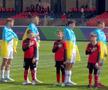 Fotbaliștii au intrat pe gazon înfășurați cu steagurile Ucrainei