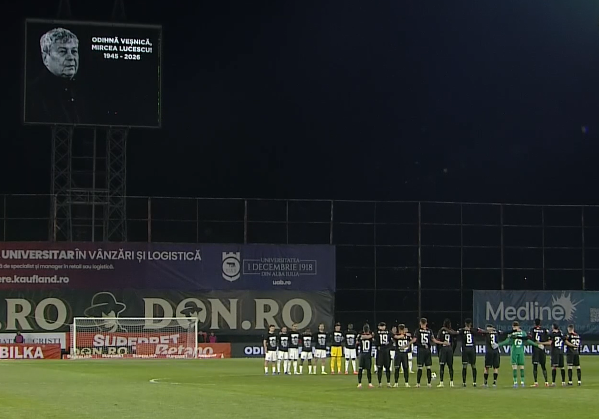 Omagiu în Gruia pentru Mircea Lucescu: Dinamo și-a modificat tricourile de joc
