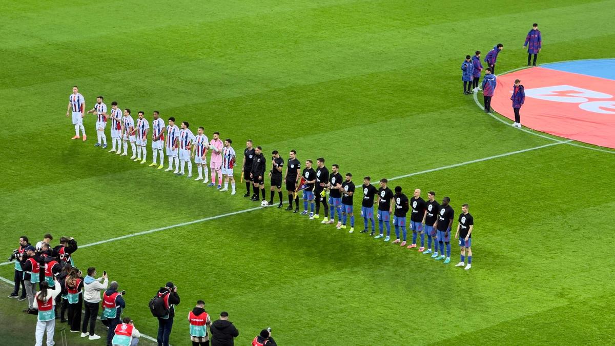 Ce diferență! Cum a arătat la Galatasaray momentul de reculegere în memoria lui Mircea Lucescu