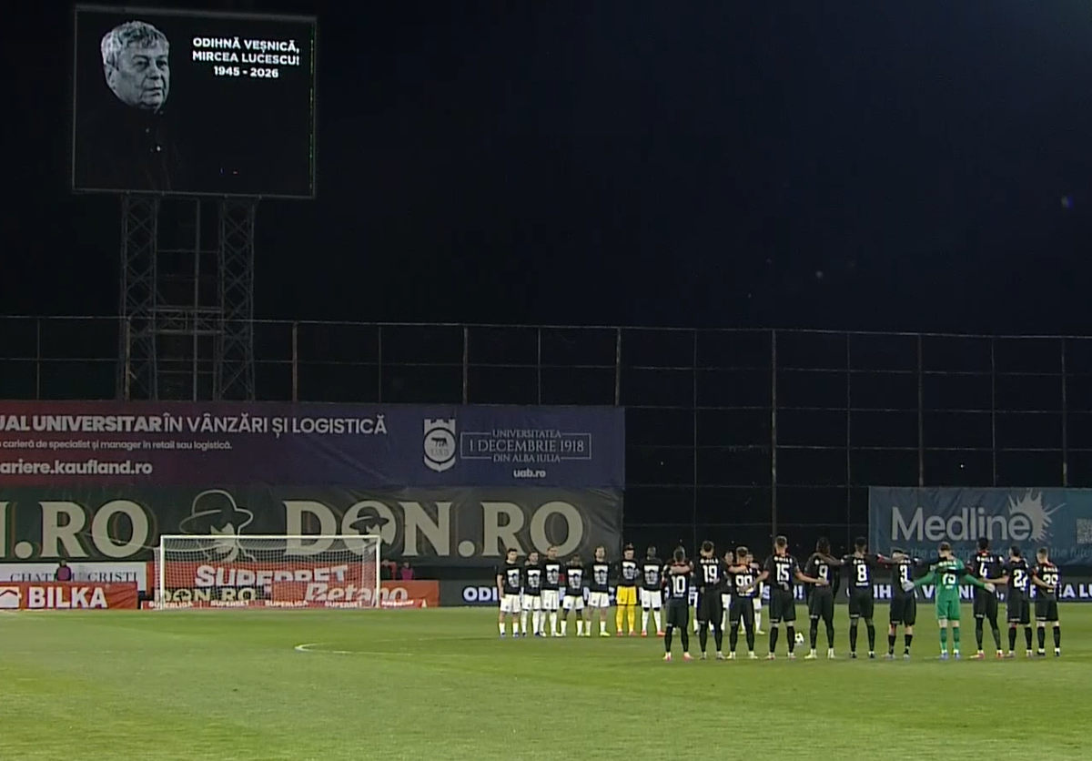 Omagiu în Gruia pentru Mircea Lucescu: Dinamo și-a modificat tricourile de joc