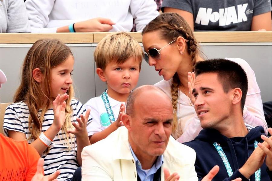 Jelena, soția lui Nole, și băiețelul lor, Stefan Foto Guliver/GettyImages Bani de la cămătari pentru Roland Garros și sacrificii copleșitoare » Interviu INCREDIBIL cu mama lui Djokovic: „Novak crede în Dumnezeu, se simte ales”