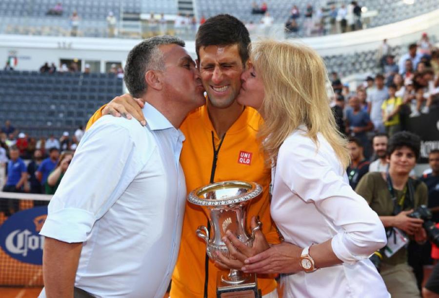 Novak Djokovic împreună cu părinții, Srdjan și Dijana Bani de la cămătari pentru Roland Garros și sacrificii copleșitoare » Interviu INCREDIBIL cu mama lui Djokovic: „Novak crede în Dumnezeu, se simte ales”