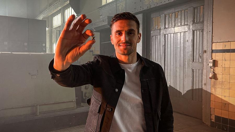 Dusan Tadic a prezentat steaua pe care o vor primi suporterii lui Ajax Amsterdam Ajax a câștigat titlul în Olanda și a distrus intenționat trofeul » Motivul + reacția federației