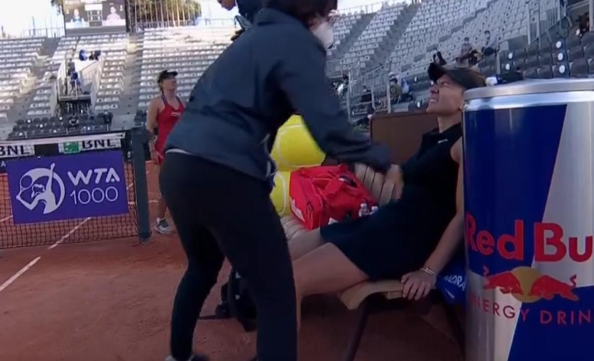 Halep, ABANDON la Roma! În lacrimi după o accidentare dureroasă » Simona a părăsit arena șchiopătând