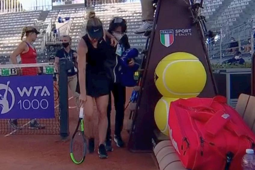 Simona Halep a abandonat în turul II al turneului de la Roma // FOTO: Captură DigiSport 2
