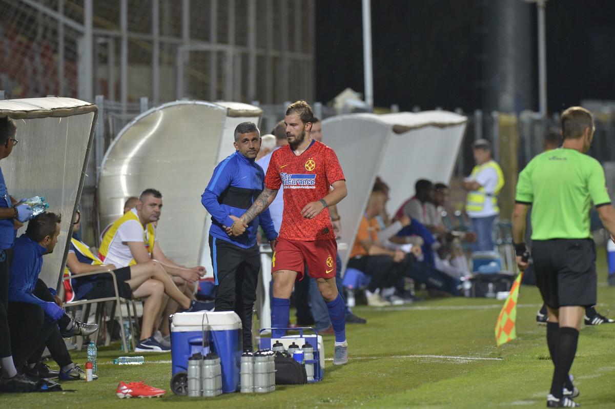 Tatăl fotbalistului umilit de Becali: „Am plecat din fața televizorului când l-a schimbat! Aveam lacrimi în ochi”