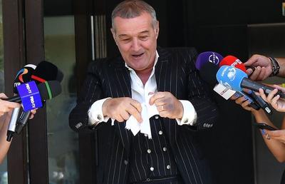Tatăl fotbalistului umilit de Becali: „Am plecat din fața televizorului când l-a schimbat! Aveam lacrimi în ochi”