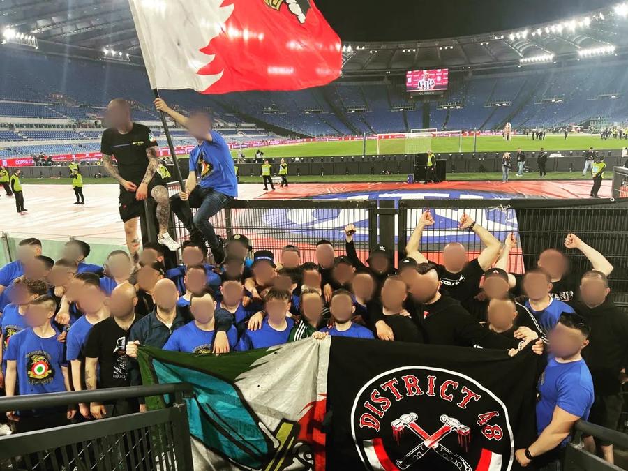 FOTO: facebook @district48dinamobucuresti Galeria lui Inter a scandat „Dinamo, Dinamo!” în timpul finalei Cupei Italiei! Cum s-a ajuns aici