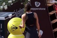 Sorana Cîrstea a răbufnit în meciul cu Ostapenko » A mers direct la arbitrul de linie: „Nu se poate juca!”