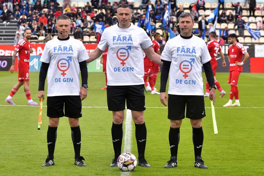 Susținere pentru Iuliana Demetrescu » Arbitrii de la FC Voluntari - FC Botoșani sunt primii care protestează împotriva lui Gigi Becali!